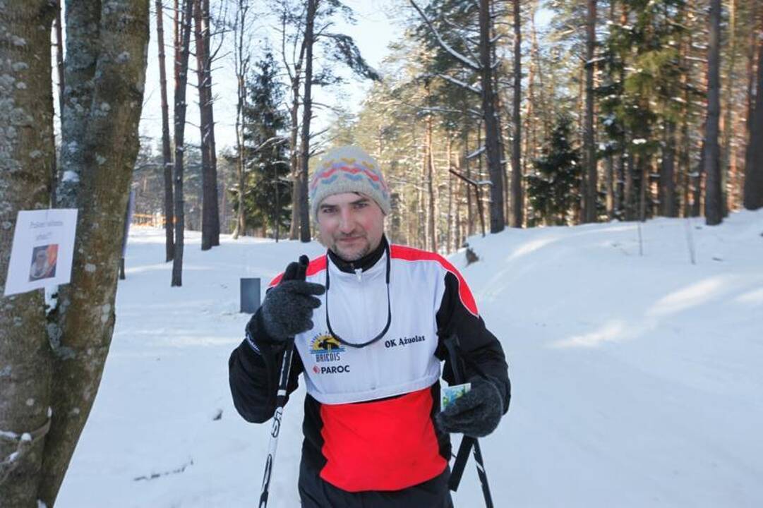 Dešimt kilometrų slidėmis mišku – su šypsenomis ir cinamono arbata
