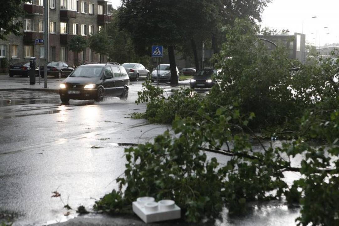 Uostamiestį vėl užklupo stipri vėtra ir lietus (papildyta 21:24 val.)