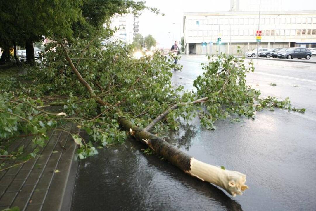 Uostamiestį vėl užklupo stipri vėtra ir lietus (papildyta 21:24 val.)