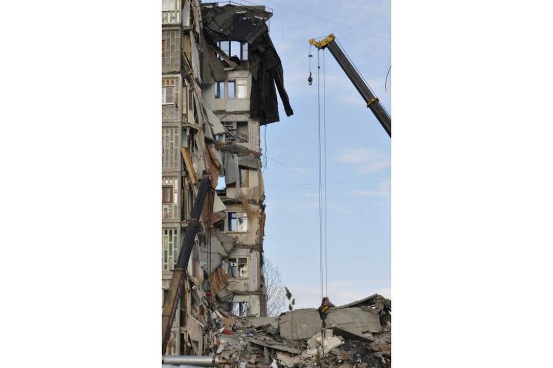Rusijoje sugriuvusio daugiaaukščio namo aukų skaičius išaugo iki 9