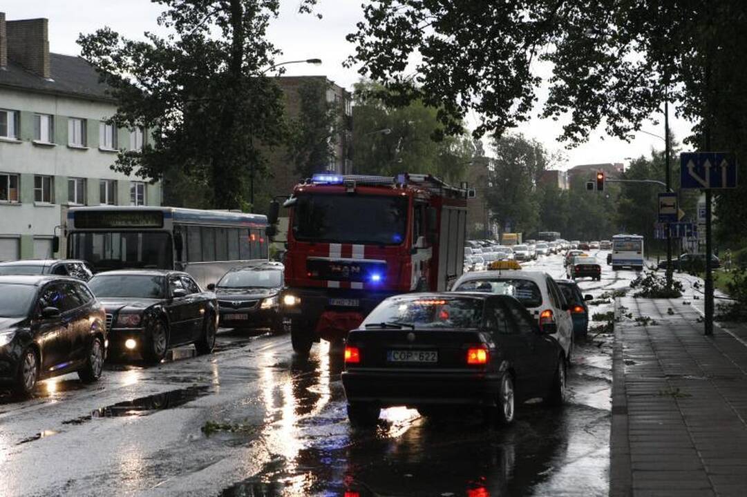 Uostamiestį vėl užklupo stipri vėtra ir lietus (papildyta 21:24 val.)