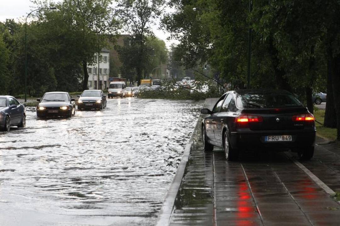 Uostamiestį vėl užklupo stipri vėtra ir lietus (papildyta 21:24 val.)