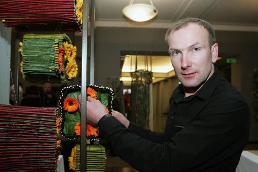 Floristikos gerbėjams – 100 gyvų gėlių kompozicijų