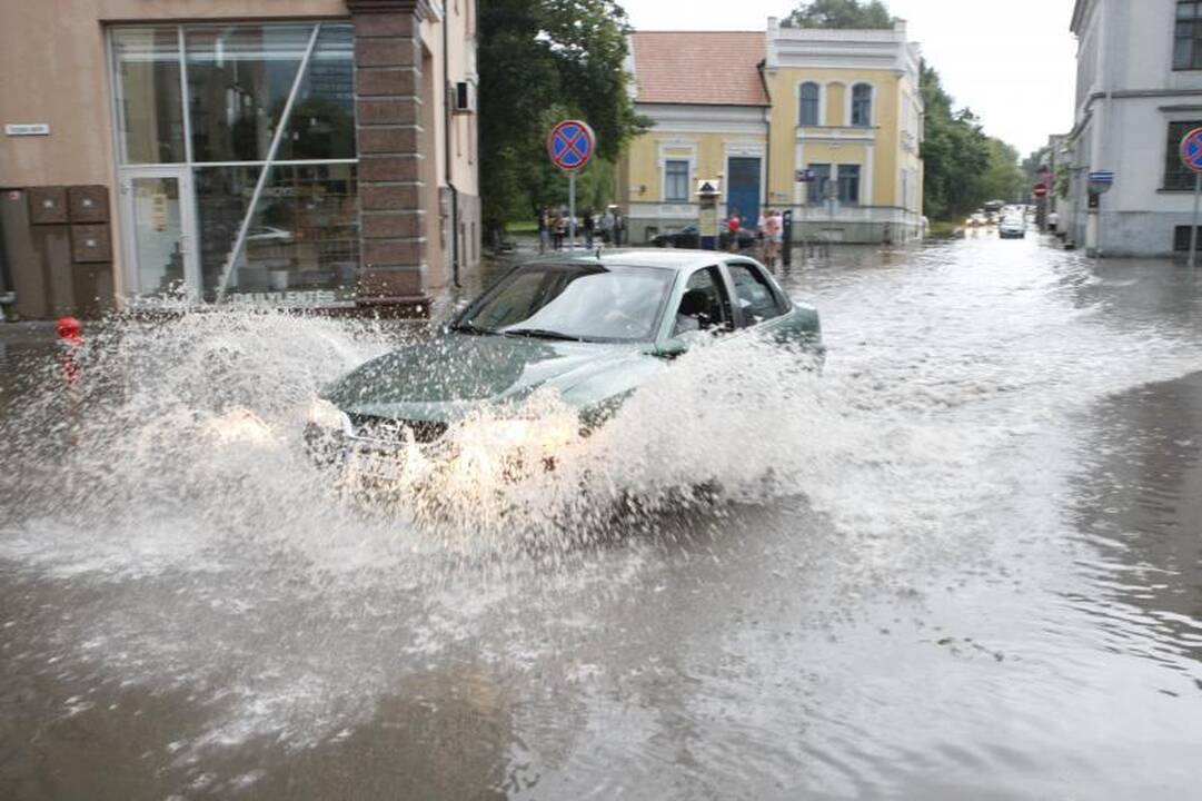 Uostamiestį vėl užklupo stipri vėtra ir lietus (papildyta 21:24 val.)