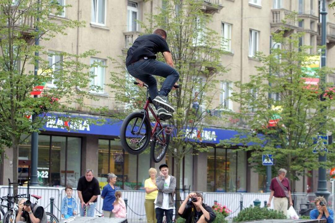 Sostinės gatves užvaldo dviratininkai