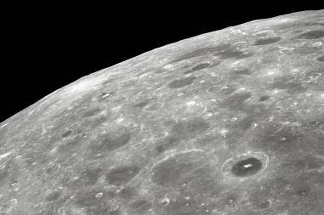 NASA: Mėnulis tikrai yra sidabrinis