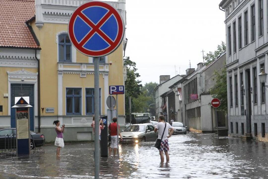Uostamiestį vėl užklupo stipri vėtra ir lietus (papildyta 21:24 val.)