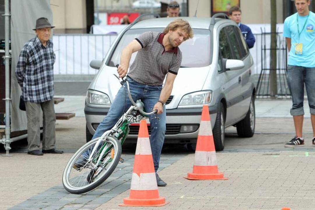 Sostinės gatves užvaldo dviratininkai