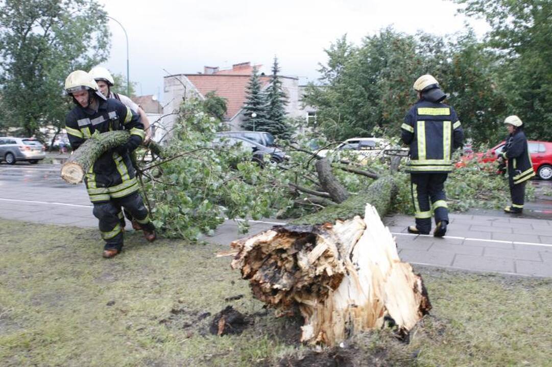 Uostamiestį vėl užklupo stipri vėtra ir lietus (papildyta 21:24 val.)