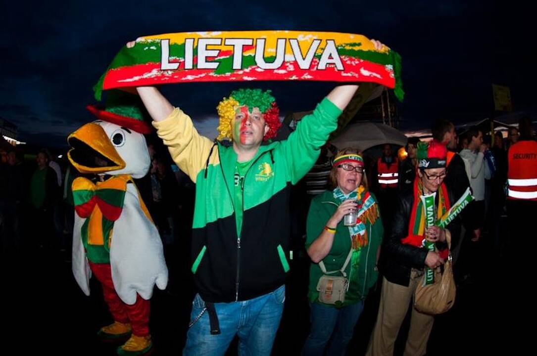 Lemiama krepšinio dvikova pritraukė tūkstančius žiūrovų
