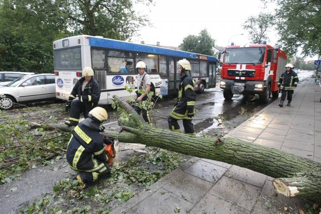 Uostamiestį vėl užklupo stipri vėtra ir lietus (papildyta 21:24 val.)