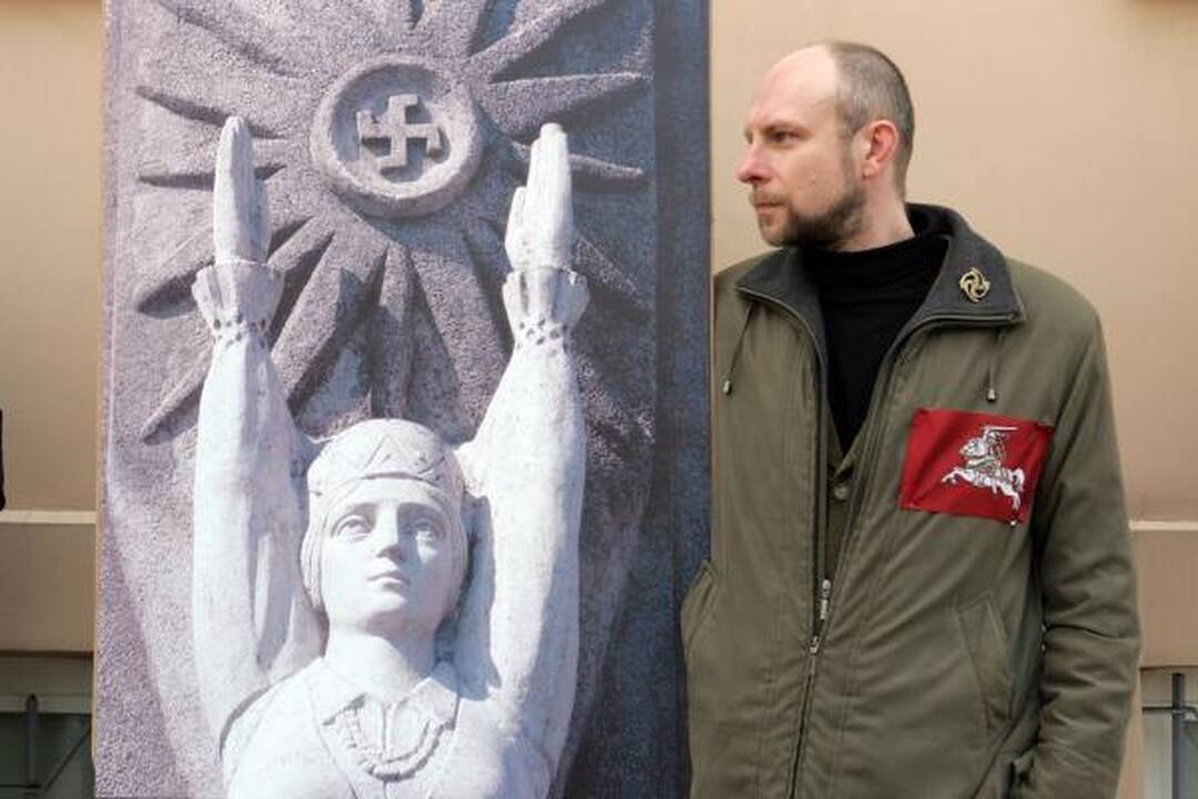 E.Zuroffas: svastikų pateisinimas įžeidžia Holokausto aukas 