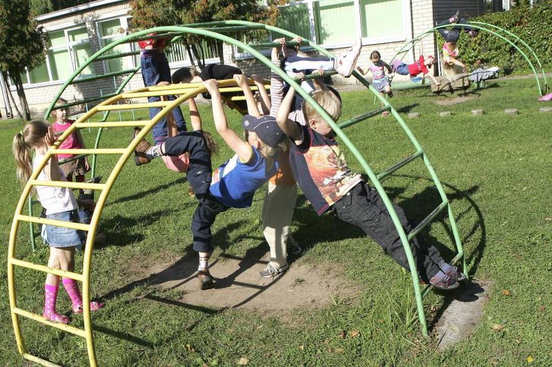 Galvosūkis tėvams: kas vasarą prižiūrės vaikus?
