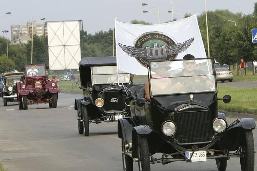 Senovinių mašinų varžybose laimėjo visi, kurie užsikūrė