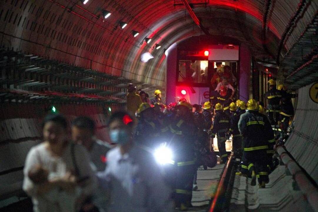 Šanchajuje susidūrus metropoliteno traukiniams sužeista per 40 žmonių