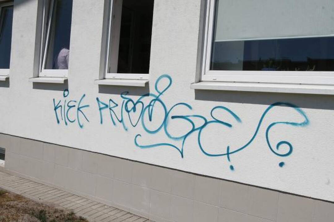 „Sodros“ pastatas išmargintas užrašais „Vagys“, „Kiek privogei?“
