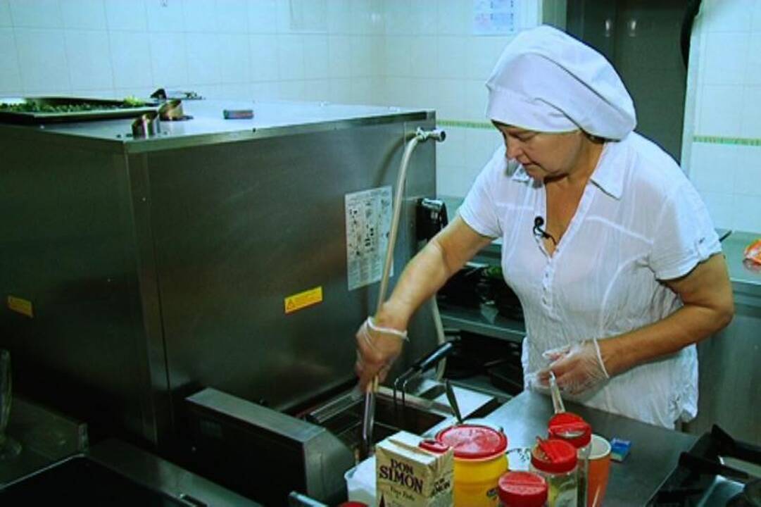 Petrikytės savo viešbutyje pačios sukasi prie puodų 