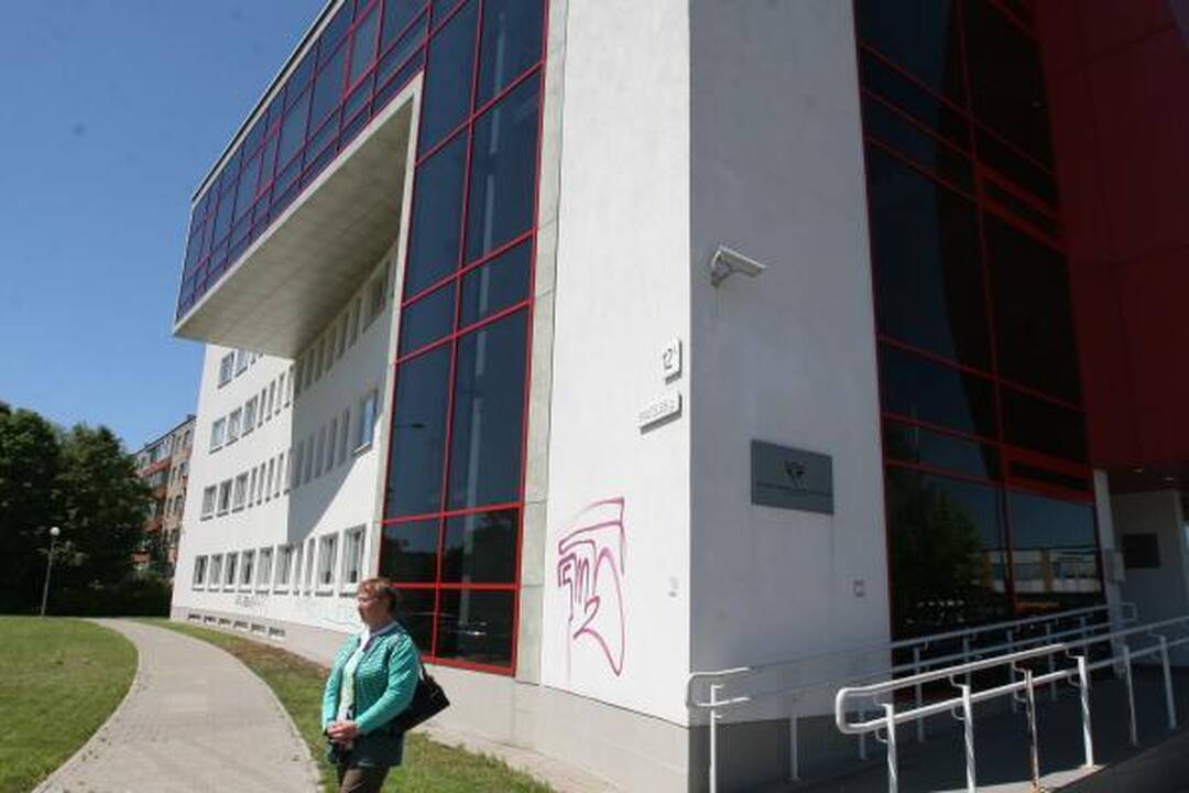 „Sodros“ pastatas išmargintas užrašais „Vagys“, „Kiek privogei?“