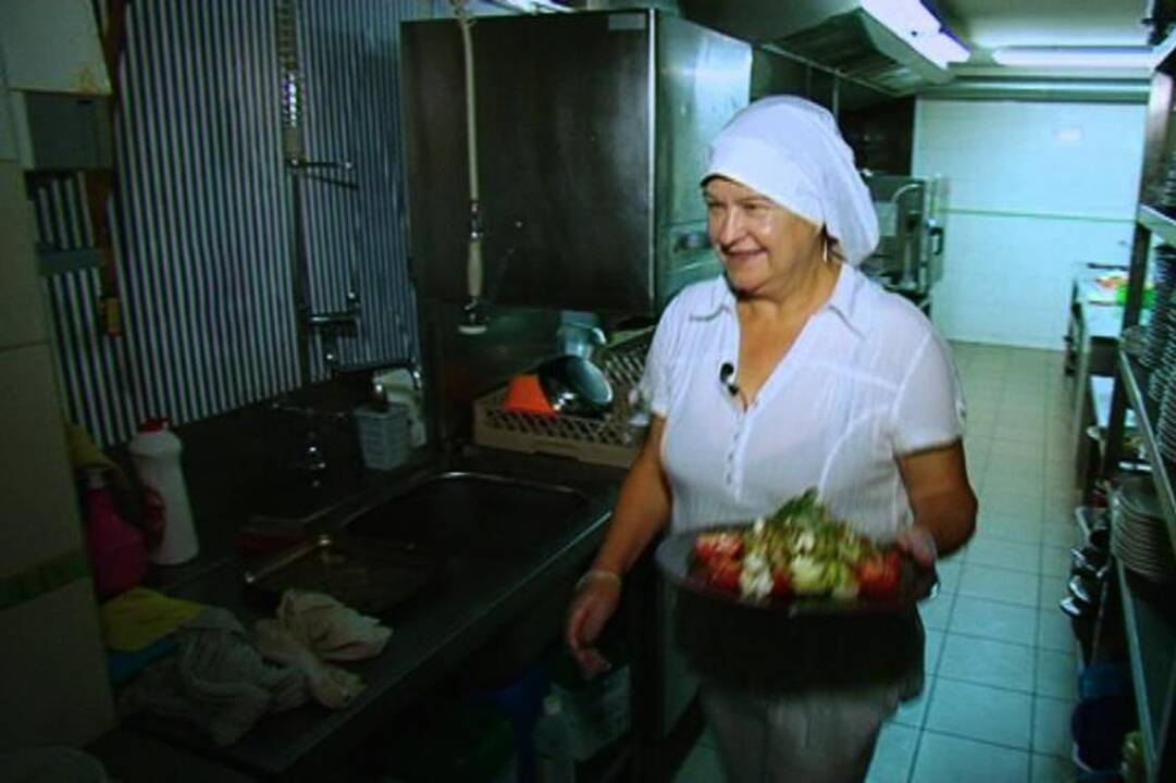Petrikytės savo viešbutyje pačios sukasi prie puodų 