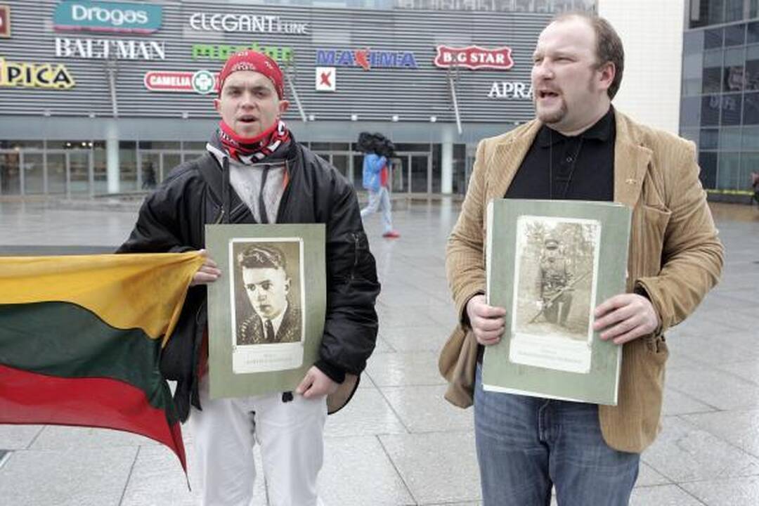 Vilniuje vėl protestuota prieš karo veteranų eitynes (papildyta)