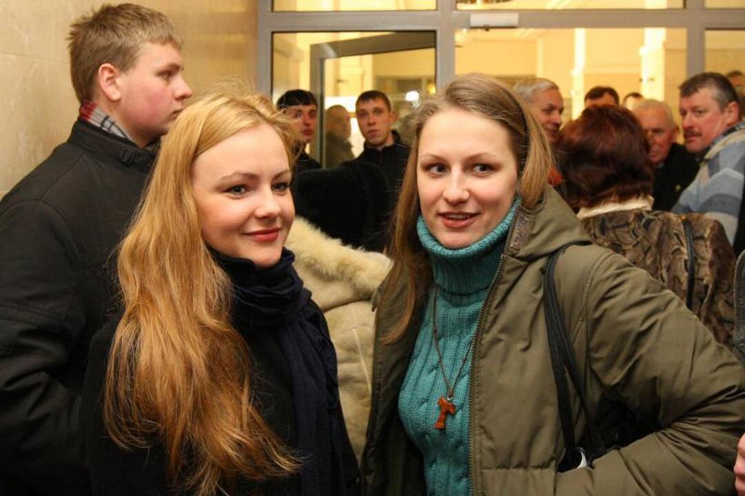Prokurorams antausį kirtusį kaunietį palaikė būrys pasekėjų