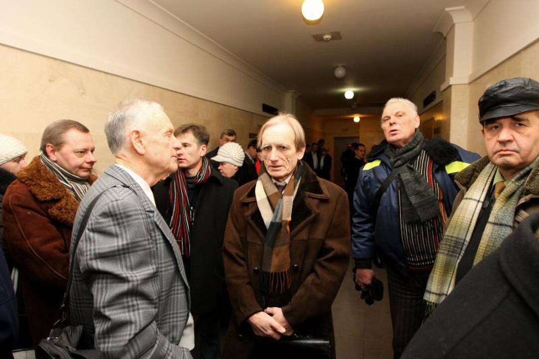 Prokurorams antausį kirtusį kaunietį palaikė būrys pasekėjų