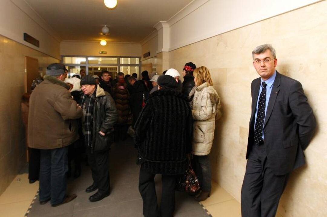Prokurorams antausį kirtusį kaunietį palaikė būrys pasekėjų