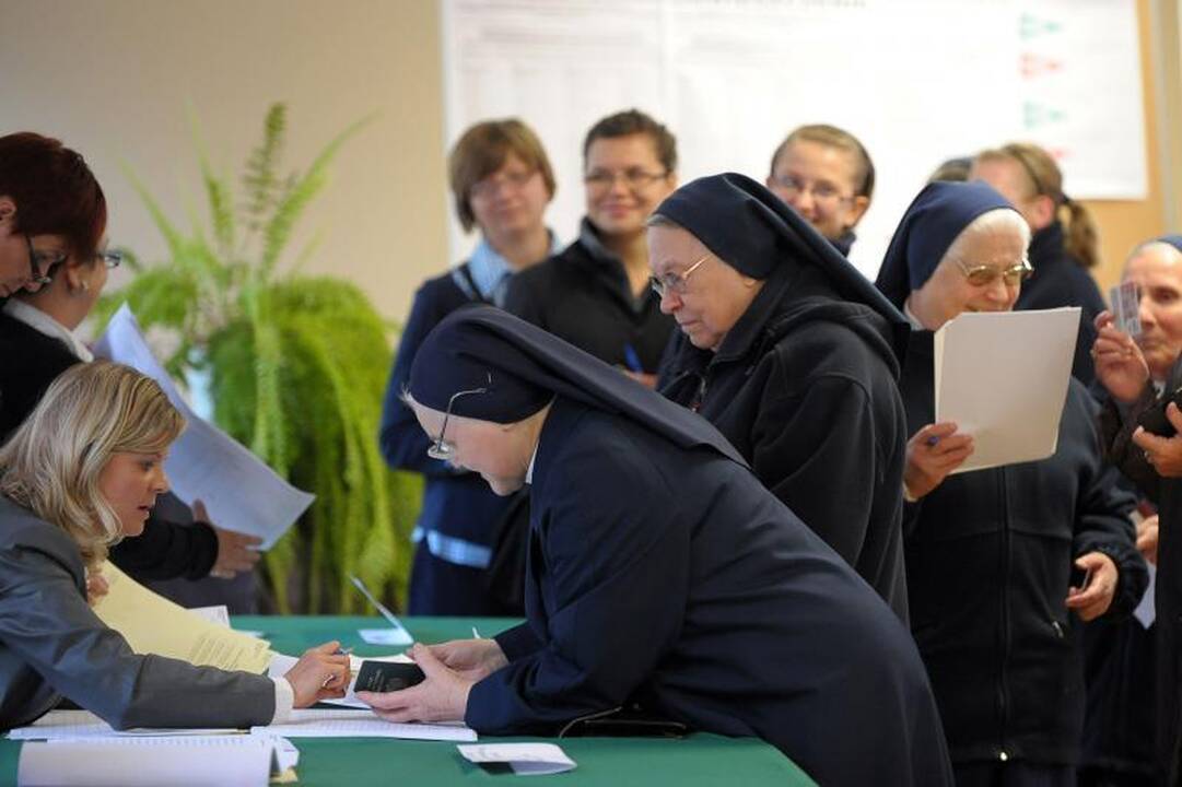 Lenkijoje vyksta parlamento rinkimai, D.Tuskas vėl siekia laimėti
