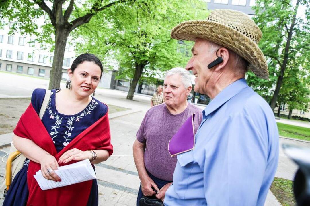 Vienybės aikštėje mitinguotojai smerkė pedofilų gynėjus