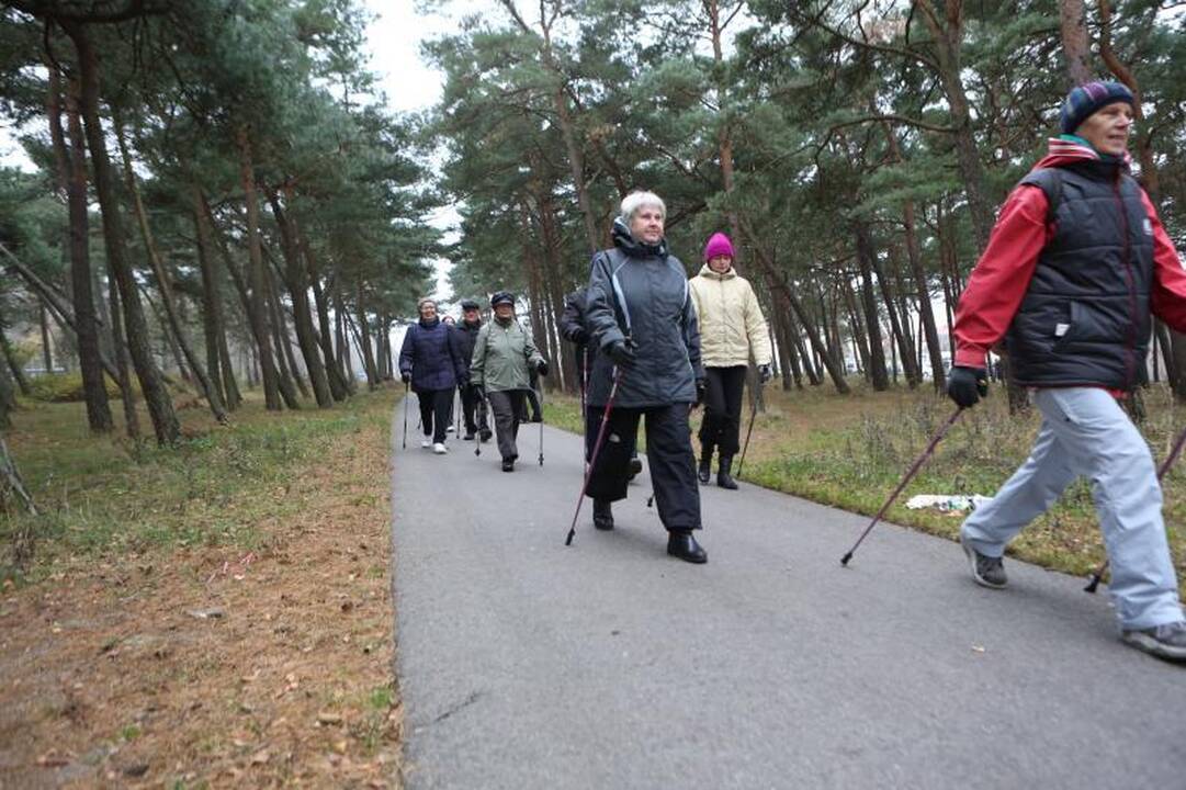Šiaurietiškas pasivaikščiojimas pajūriu išjudino senolius