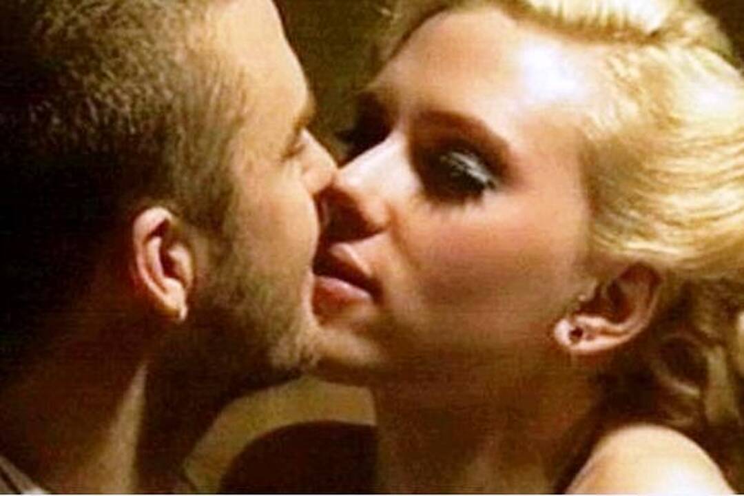 Spauda J.Biel: J.Timberlake‘as „nuėjo į kairę“ su S.Johansson