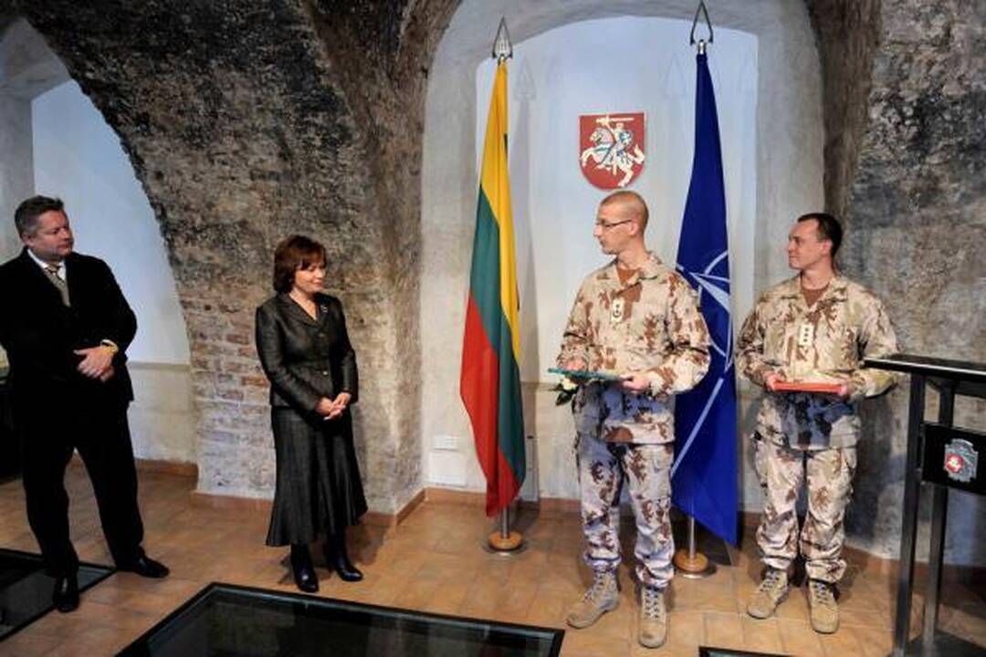 Afganistano vaikams lietuviai padovanos 2 tūkst. porų šiltų kojinių
