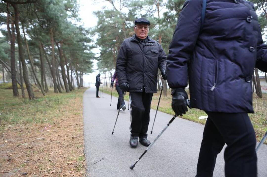 Šiaurietiškas pasivaikščiojimas pajūriu išjudino senolius