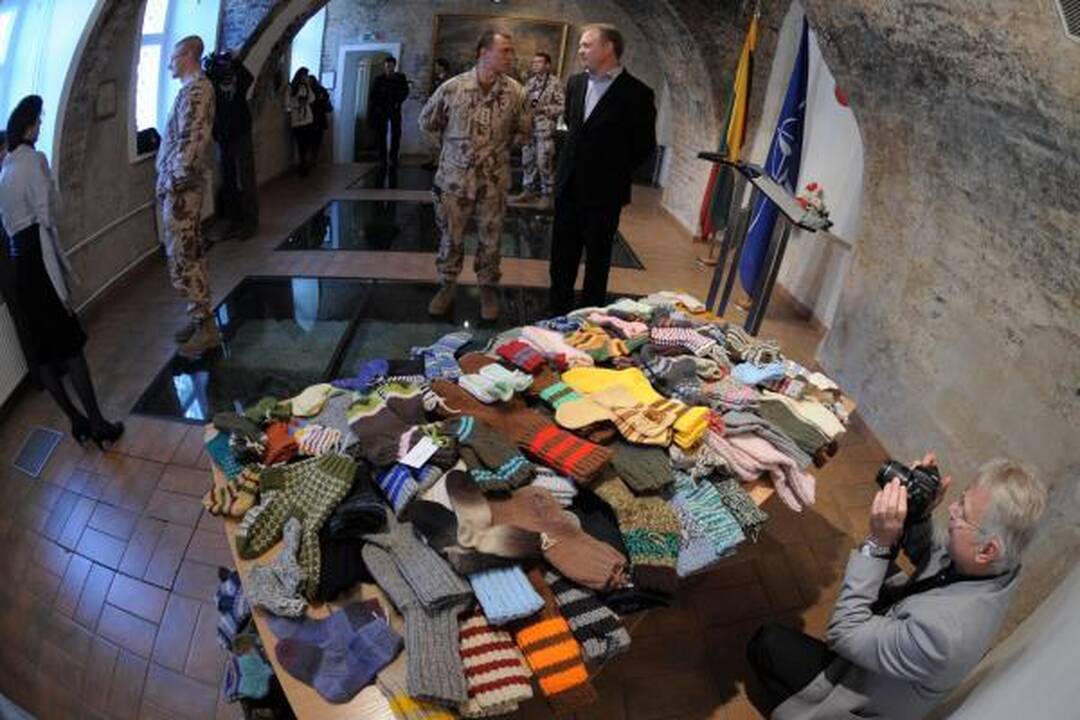 Afganistano vaikams lietuviai padovanos 2 tūkst. porų šiltų kojinių