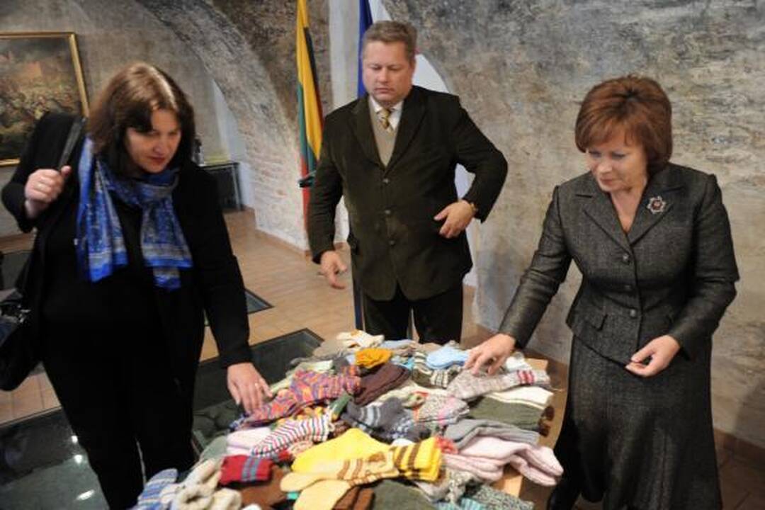 Afganistano vaikams lietuviai padovanos 2 tūkst. porų šiltų kojinių