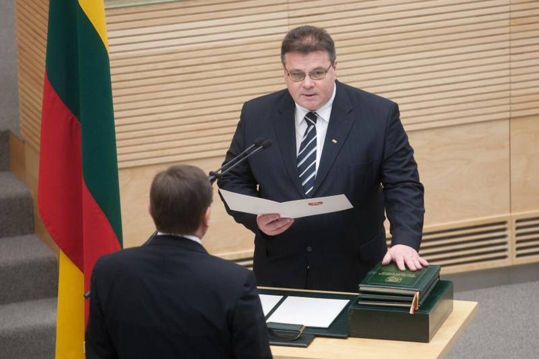 Šešioliktoji Vyriausybė pradeda darbą   