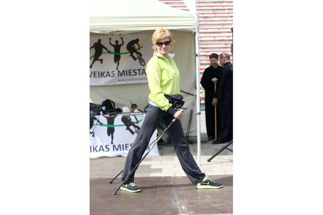 Vingio parke įvyko pirmasis šiaurietiško ėjimo žygis