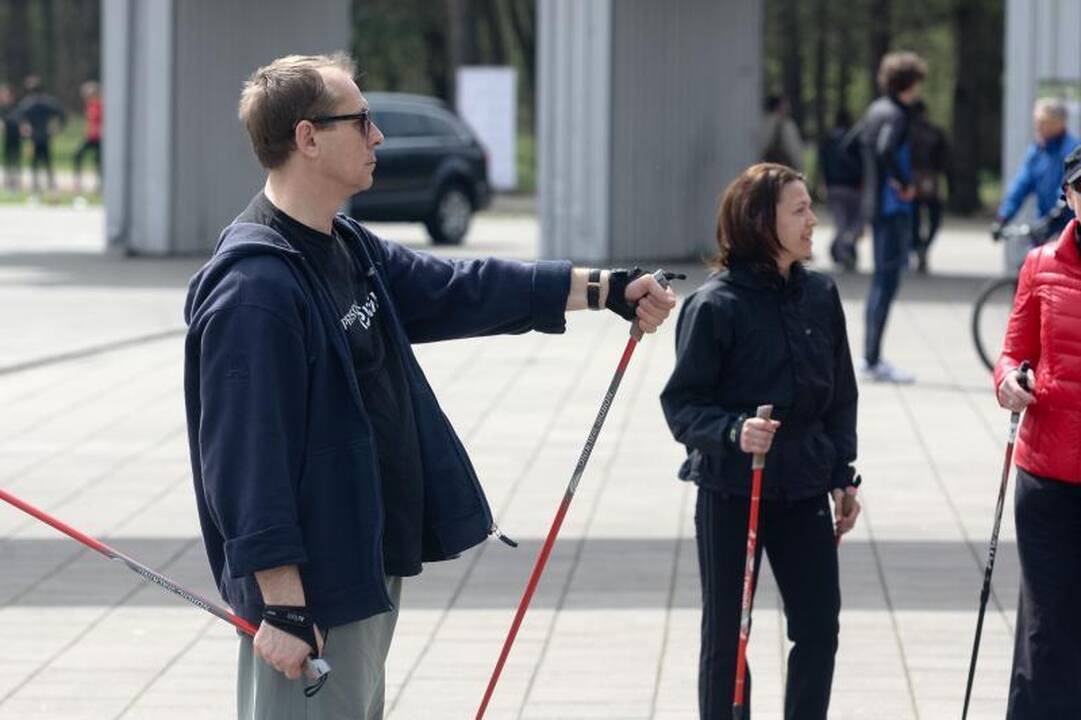 Vingio parke įvyko pirmasis šiaurietiško ėjimo žygis