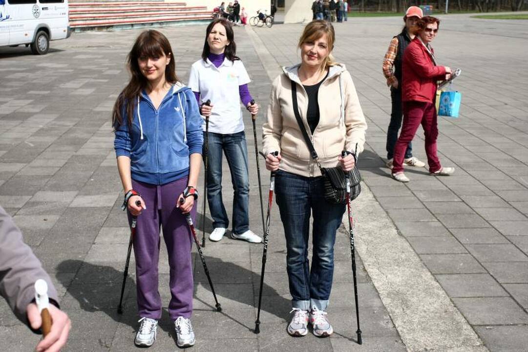 Vingio parke įvyko pirmasis šiaurietiško ėjimo žygis