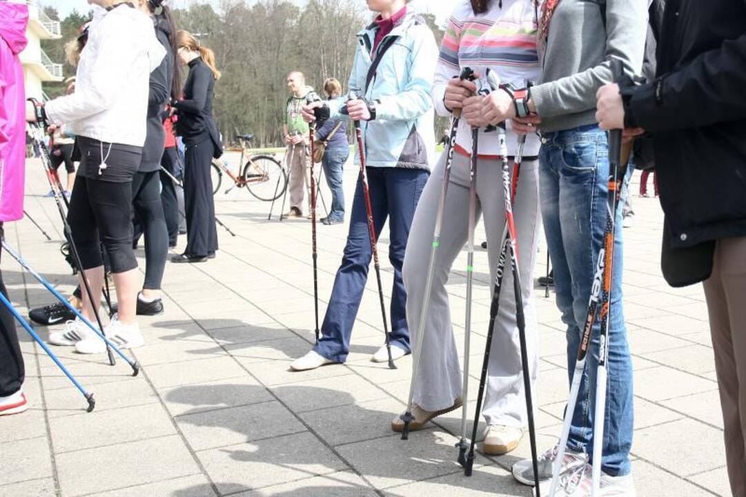 Vingio parke įvyko pirmasis šiaurietiško ėjimo žygis