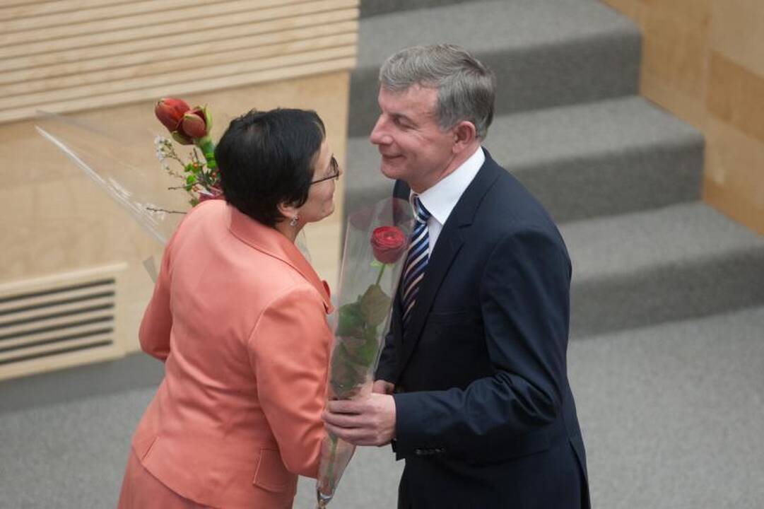Šešioliktoji Vyriausybė pradeda darbą   
