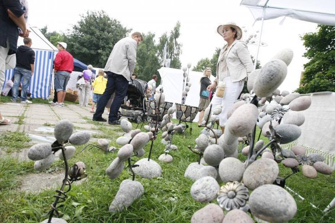 Jūros šventės mugėje– nuo šaukštų iki šerno galvos