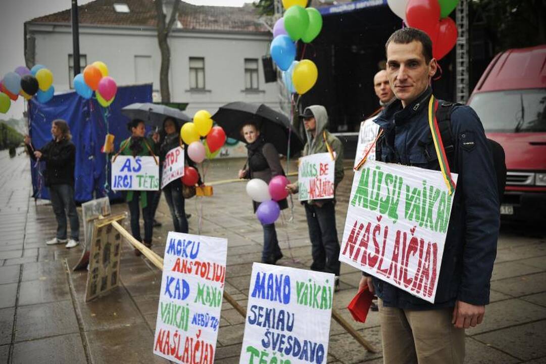Atstumti tėčiai: negalime su savo vaikais švęsti Tėvo dienos