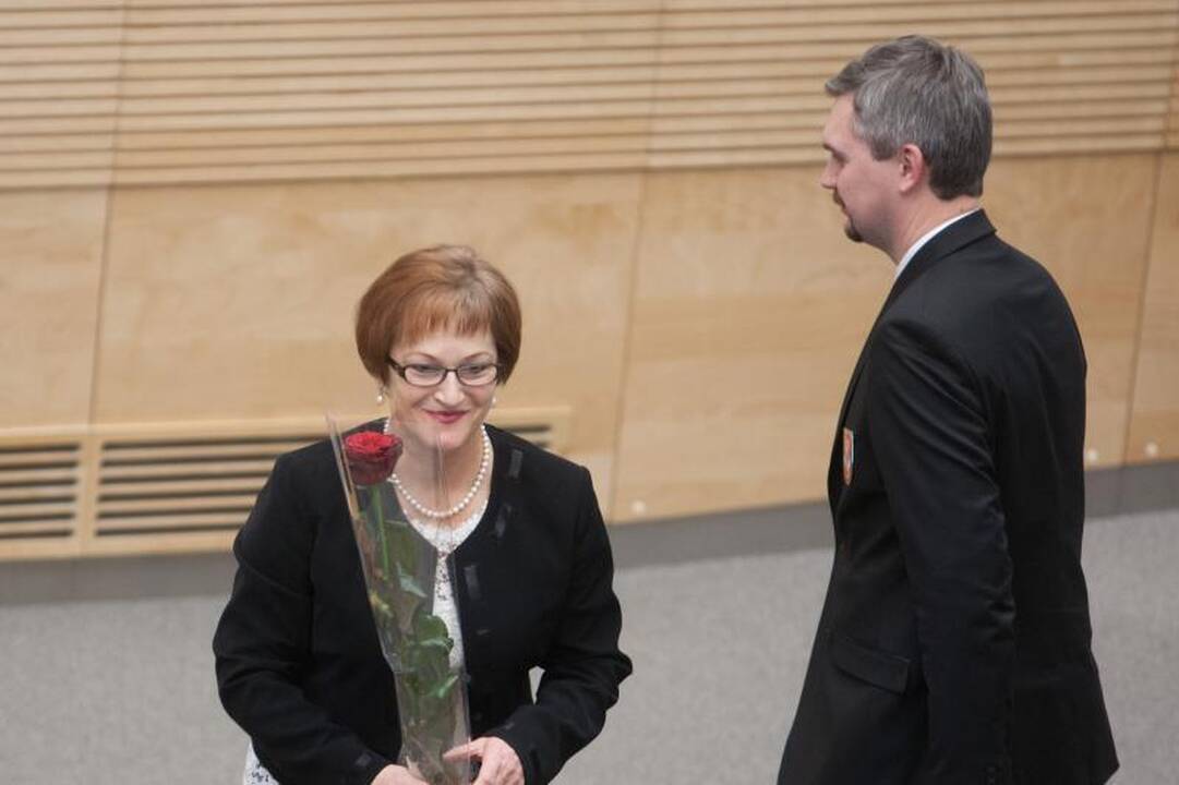 Šešioliktoji Vyriausybė pradeda darbą   