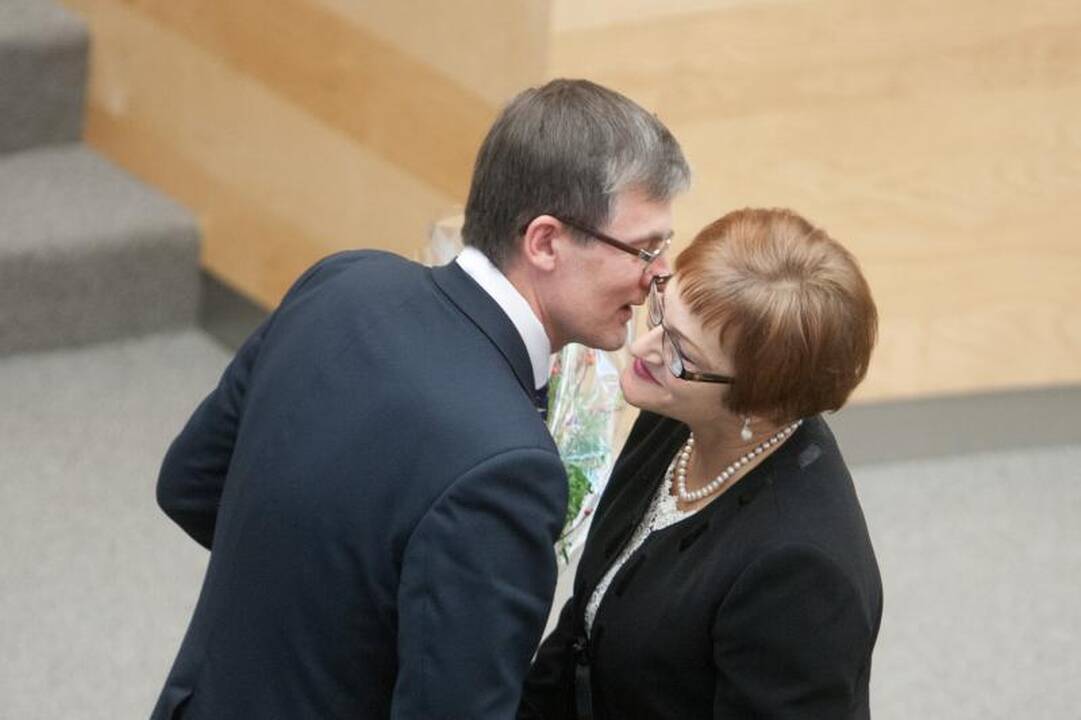Šešioliktoji Vyriausybė pradeda darbą   