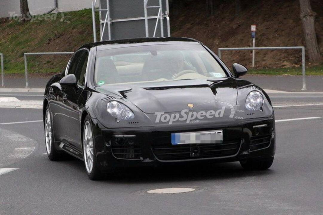 Gatvėje užfiksuotas pagražintas "Porsche Panamera“ modelis