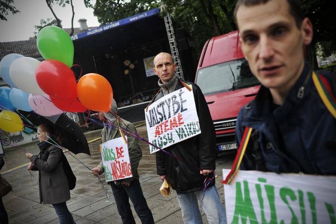 Atstumti tėčiai: negalime su savo vaikais švęsti Tėvo dienos