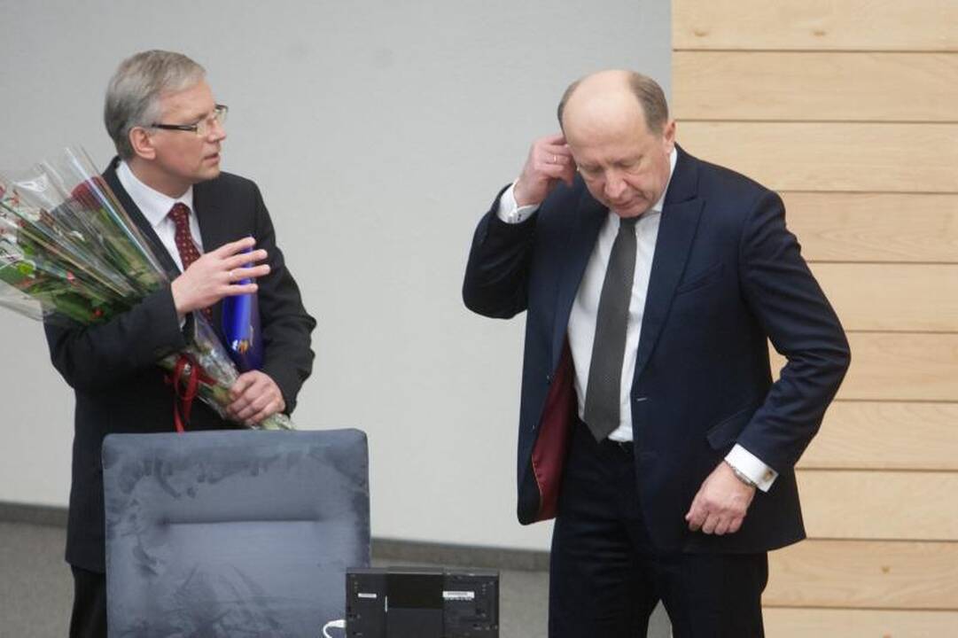 Šešioliktoji Vyriausybė pradeda darbą   