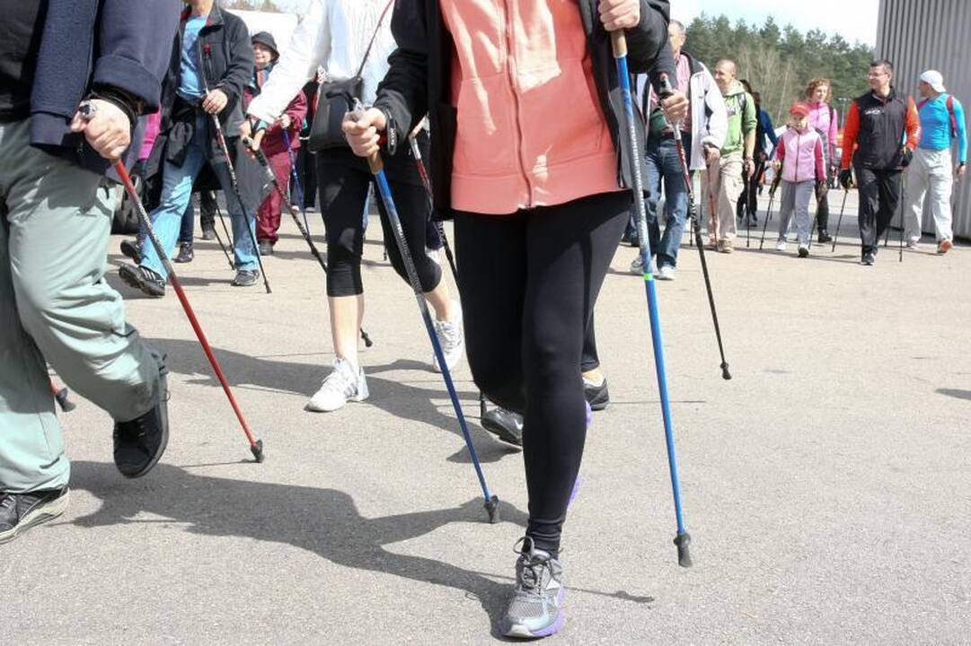 Vingio parke įvyko pirmasis šiaurietiško ėjimo žygis