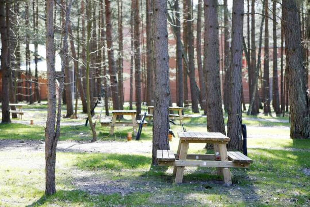 Poilsiautojus vilios kempingas Giruliuose